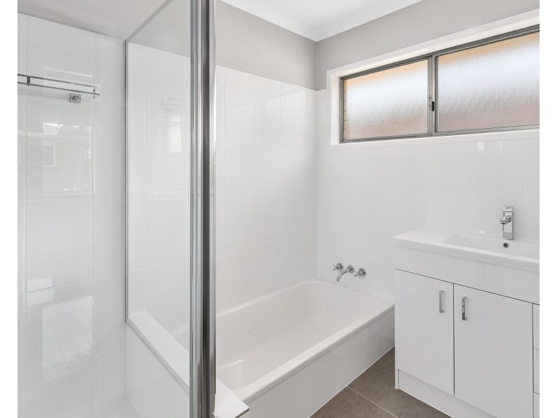 73 Roseberry Parade, Wynnum West QLD 4178