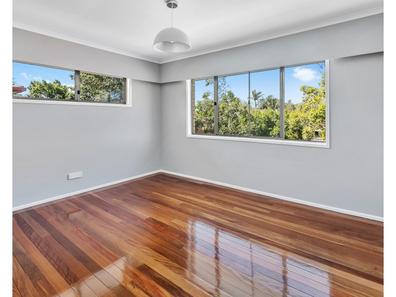 73 Roseberry Parade, Wynnum West QLD 4178