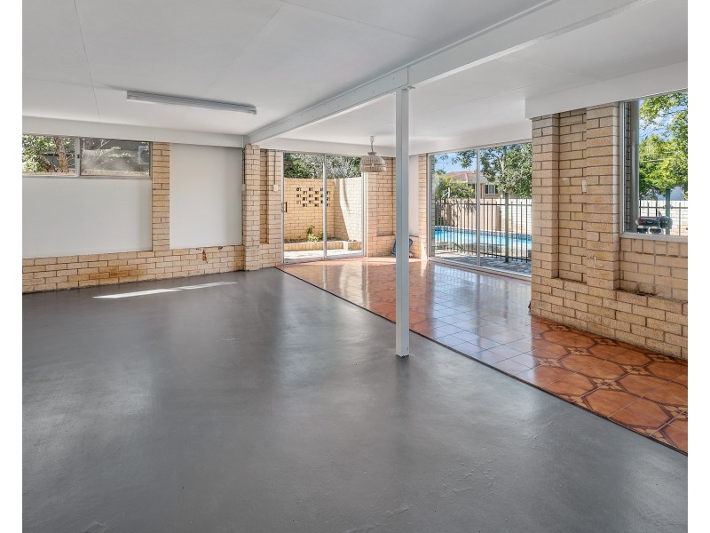 73 Roseberry Parade, Wynnum West QLD 4178