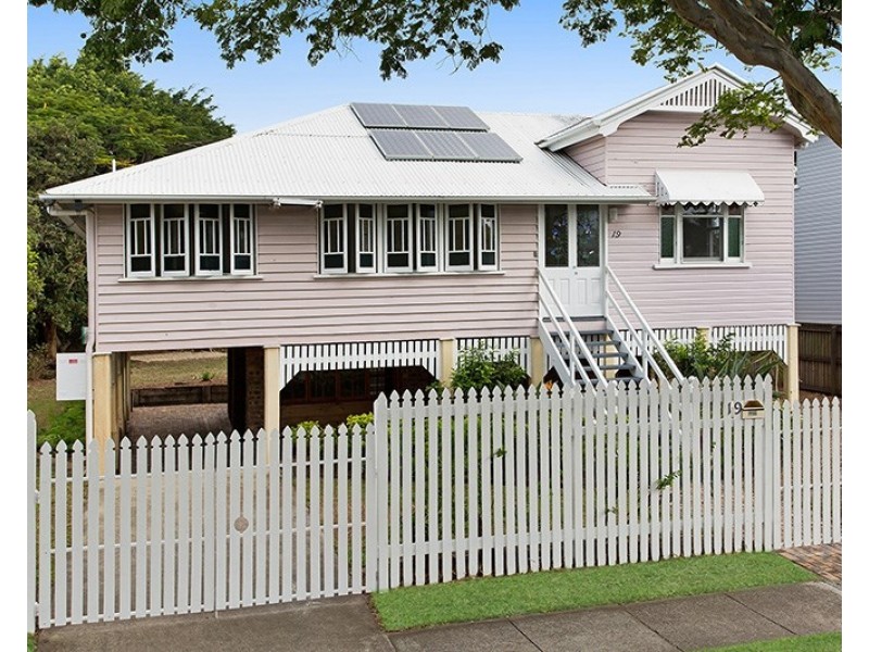 19 Carlton Terrace, Wynnum QLD 4178