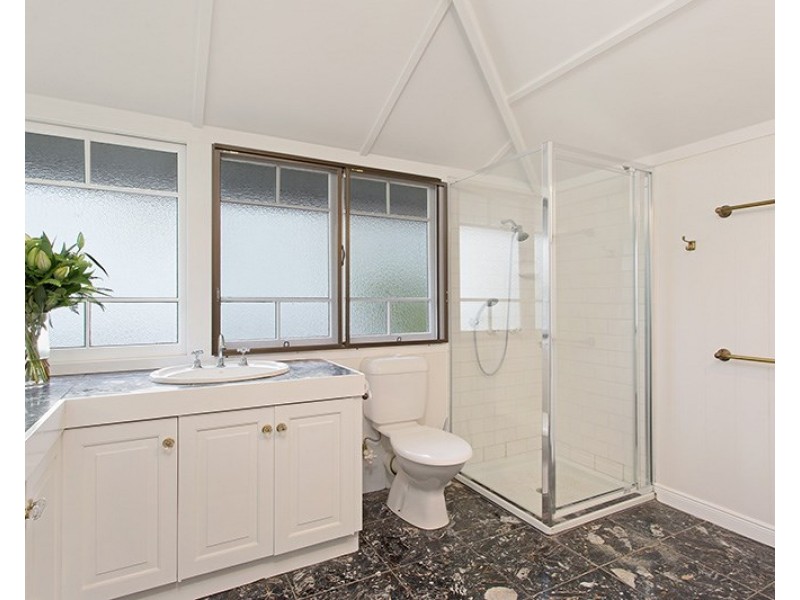 19 Carlton Terrace, Wynnum QLD 4178