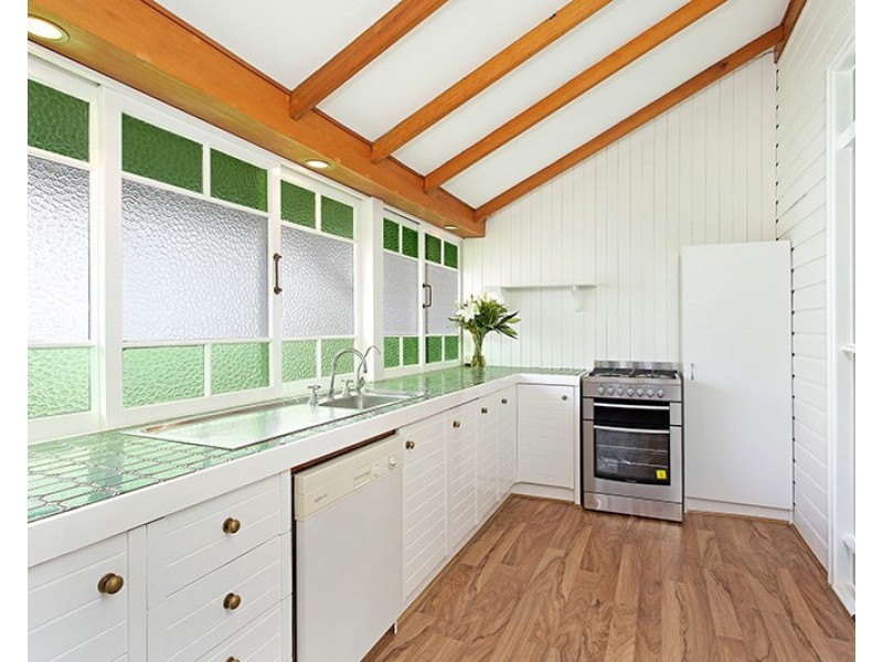 19 Carlton Terrace, Wynnum QLD 4178