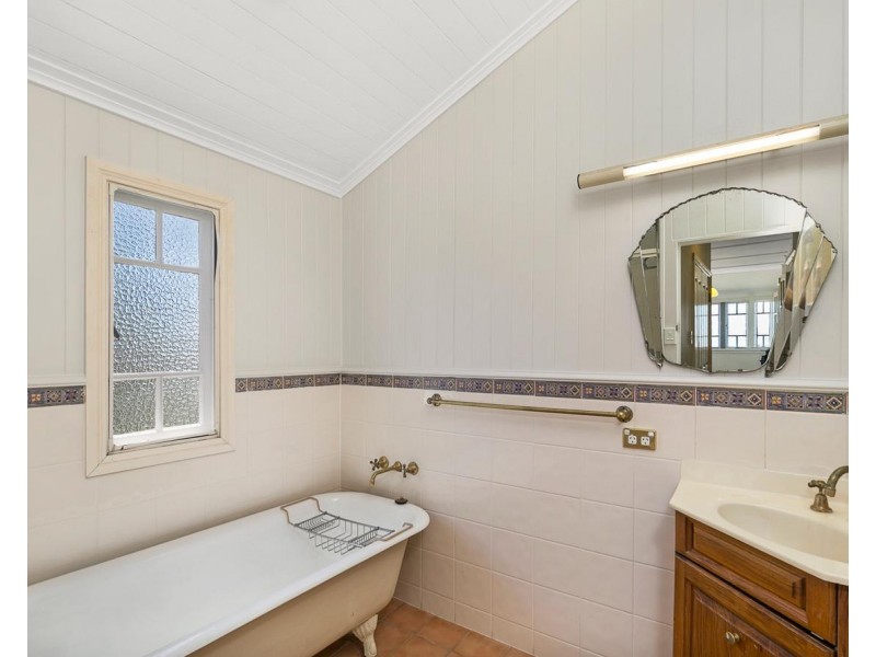 56 Carnation Street, Wynnum QLD 4178