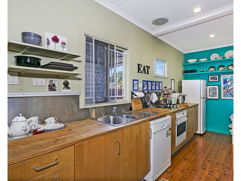 16 Duncan Street, Wynnum West QLD 4178