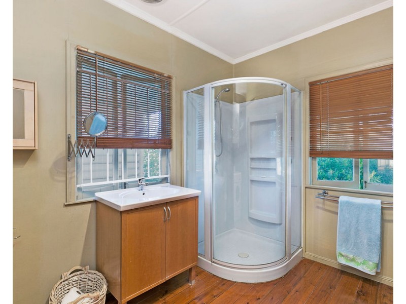 16 Duncan Street, Wynnum West QLD 4178