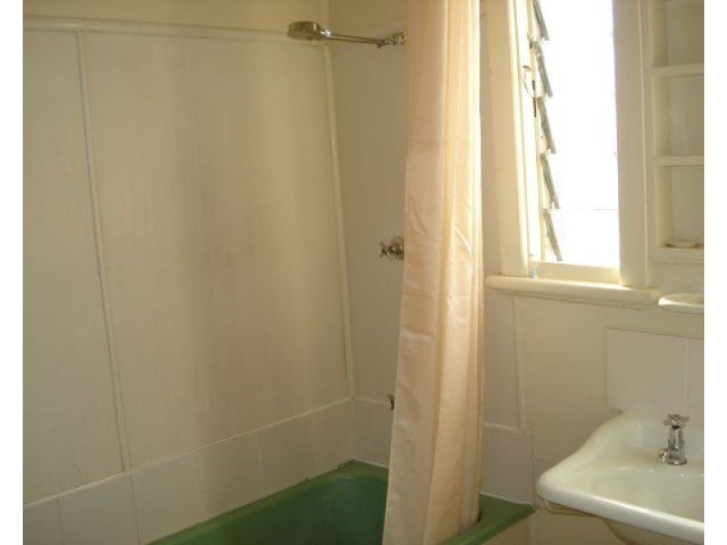 21 Kianawah Road, Wynnum West QLD 4178