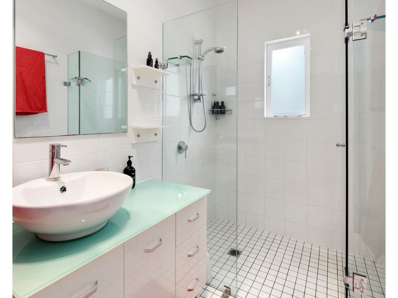 18 Ferndale Street, Lota QLD 4179