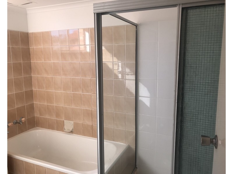 2/37 Berrima Street, Wynnum QLD 4178