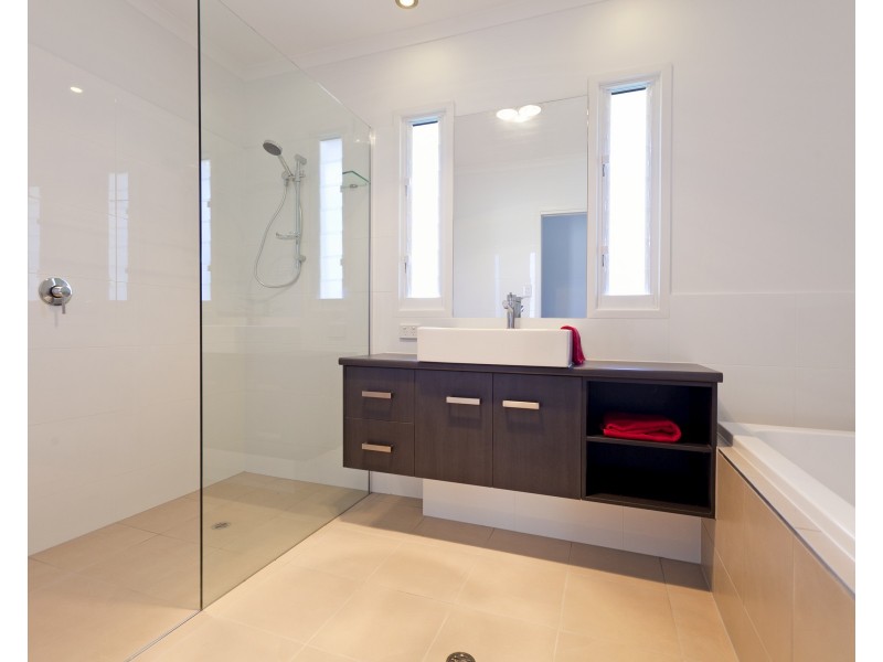 35 Seabreeze Road, Manly West QLD 4179