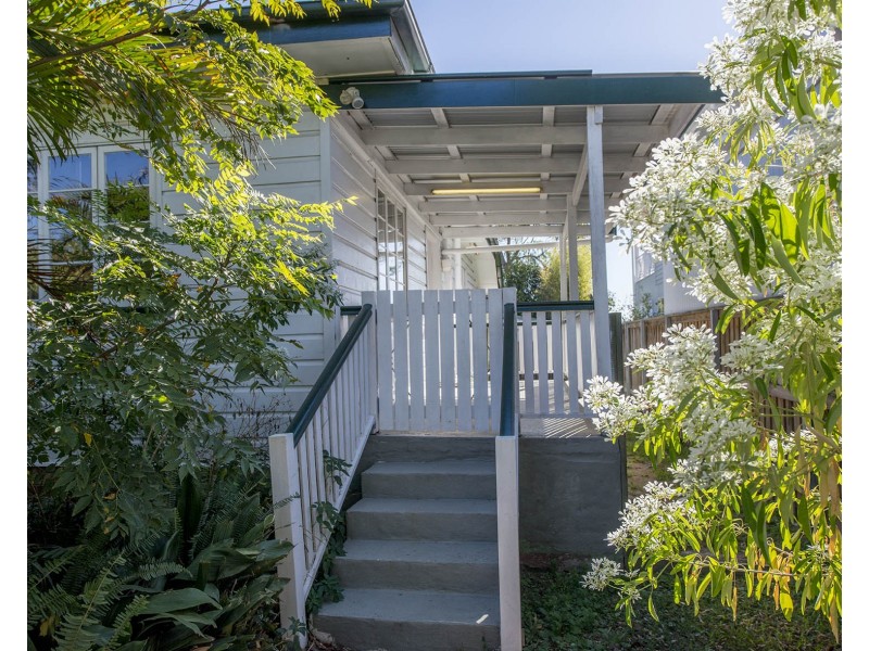 90 Solar Street, Coorparoo QLD 4151