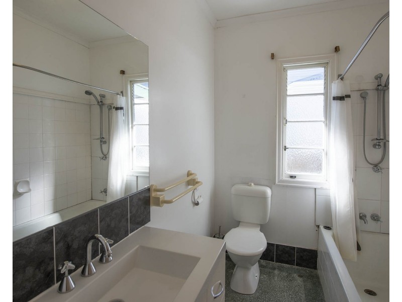 90 Solar Street, Coorparoo QLD 4151