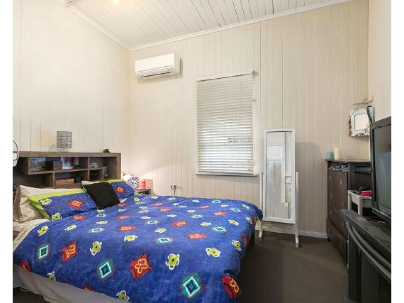 63 Barrinia Street, Manly QLD 4179