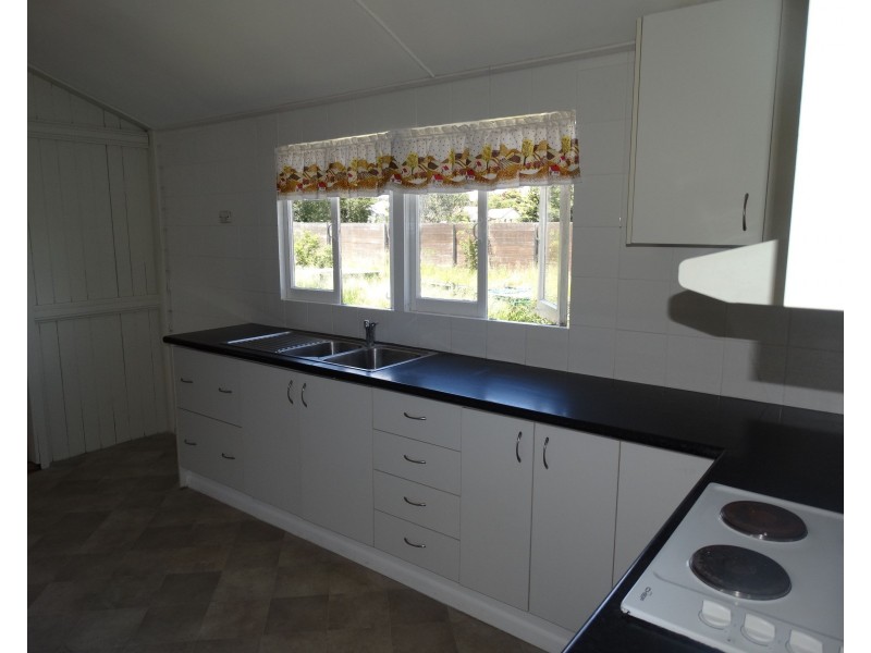 3 Armstrong Road, Cannon Hill QLD 4170