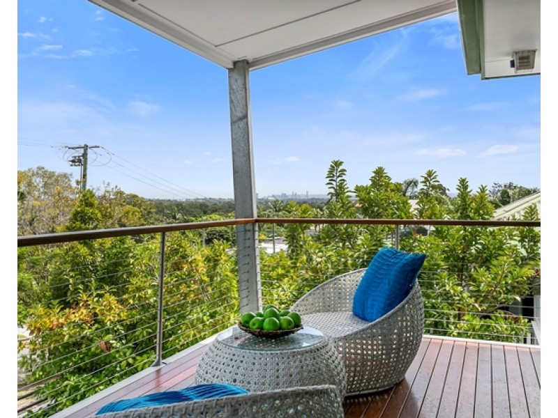 27 Roseneath Parade, Wynnum West QLD 4178