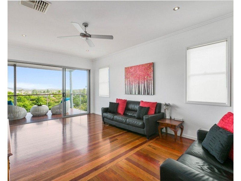 27 Roseneath Parade, Wynnum West QLD 4178