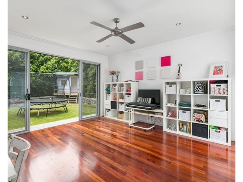 27 Roseneath Parade, Wynnum West QLD 4178