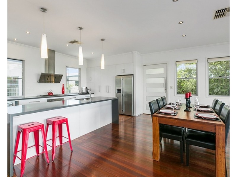 27 Roseneath Parade, Wynnum West QLD 4178