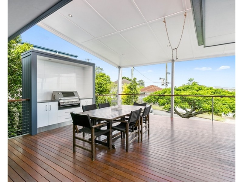 27 Roseneath Parade, Wynnum West QLD 4178