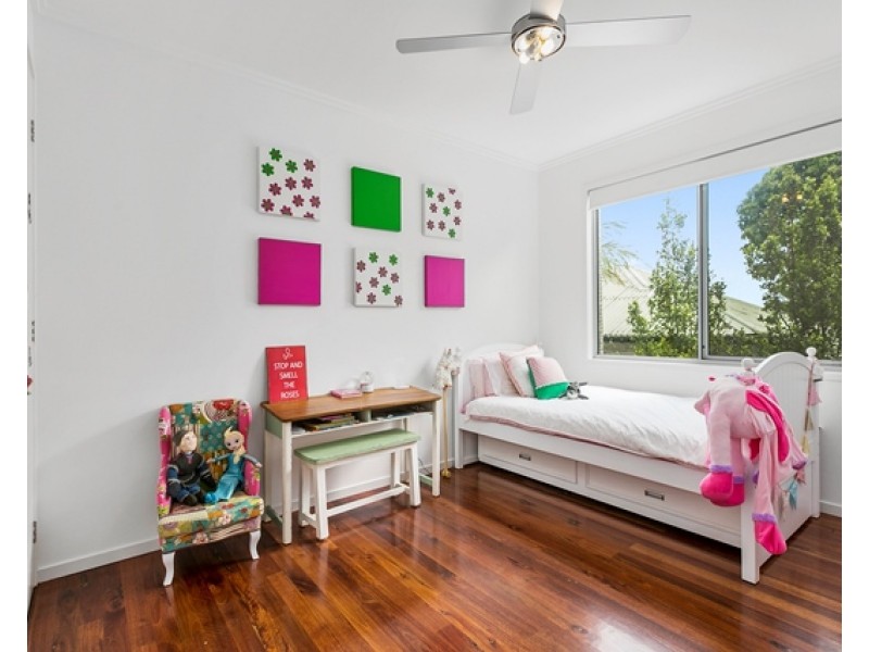 27 Roseneath Parade, Wynnum West QLD 4178