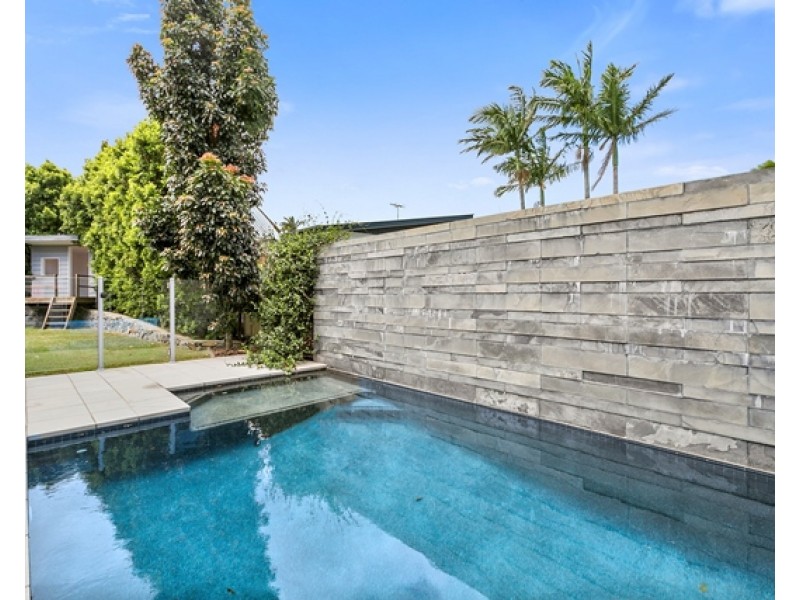 27 Roseneath Parade, Wynnum West QLD 4178