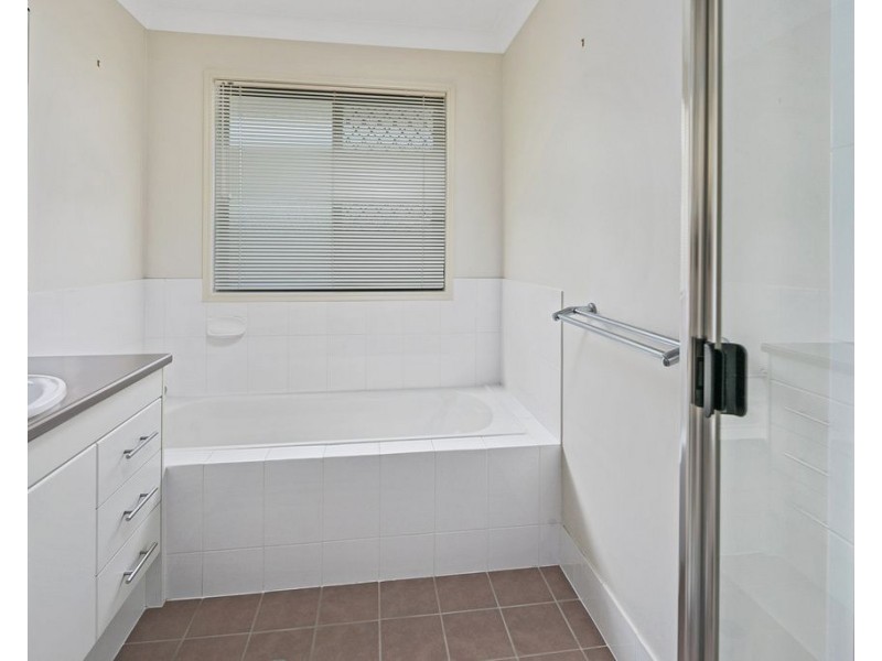 103 Kamarin Street, Manly West QLD 4179