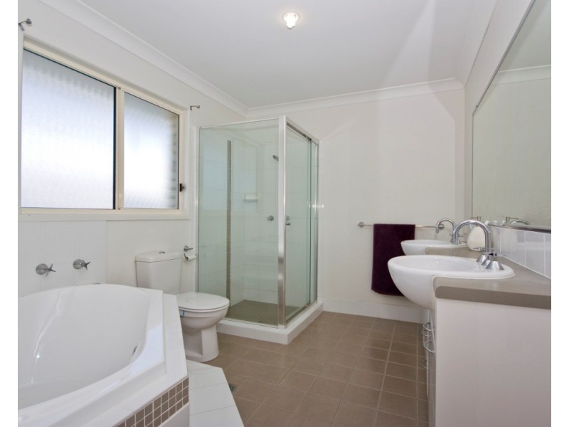 69 Daisy Road, Manly West QLD 4179