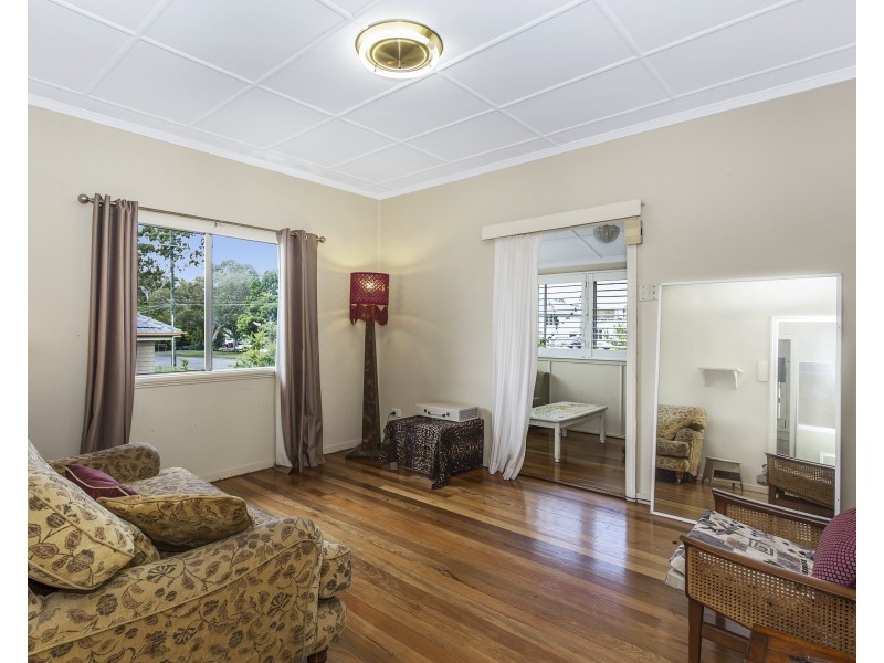 71 Stradbroke Avenue, Wynnum QLD 4178