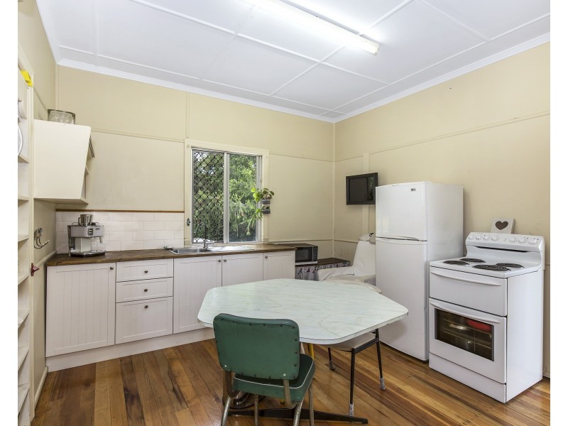 71 Stradbroke Avenue, Wynnum QLD 4178