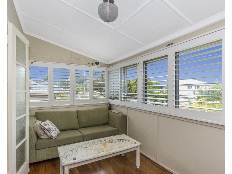 71 Stradbroke Avenue, Wynnum QLD 4178