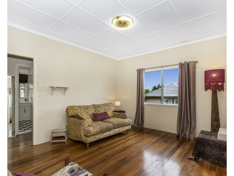 71 Stradbroke Avenue, Wynnum QLD 4178