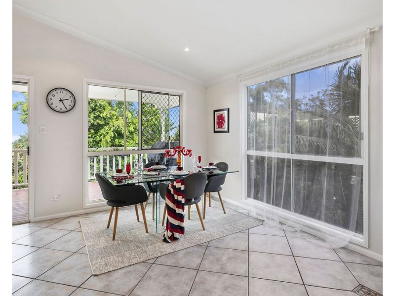 63 Gordon Parade, Manly QLD 4179