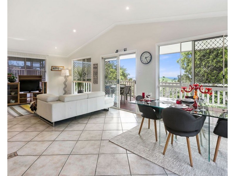 63 Gordon Parade, Manly QLD 4179