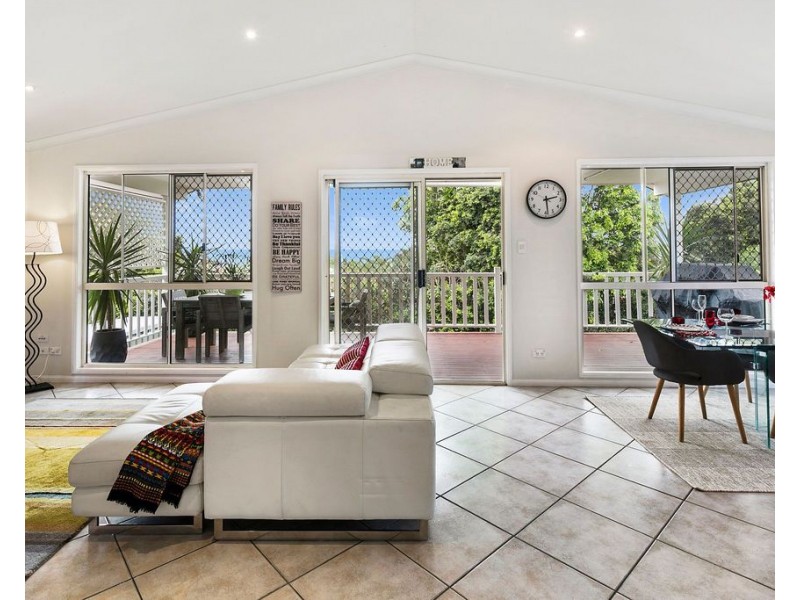 63 Gordon Parade, Manly QLD 4179