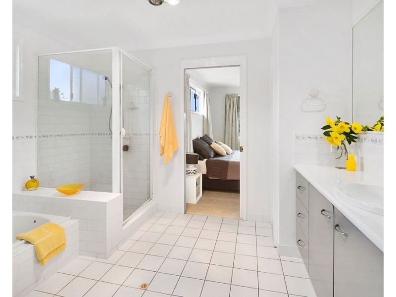 63 Gordon Parade, Manly QLD 4179