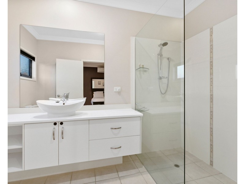 56 Petersen Street, Wynnum QLD 4178