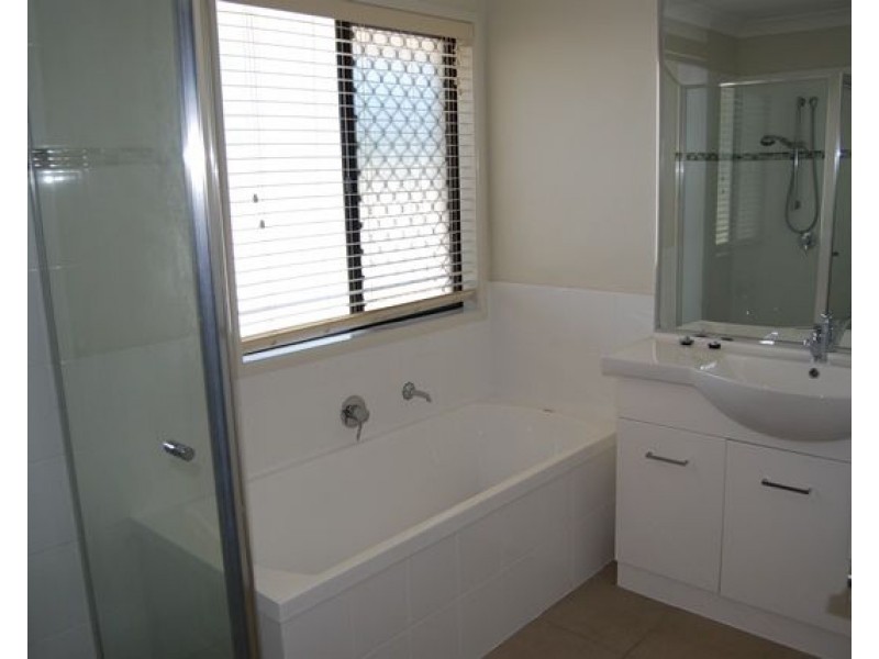 75 Whites Road, Manly West QLD 4179