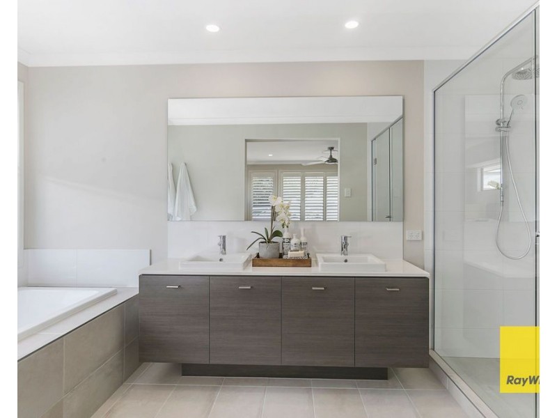 16 Majestic Crescent, Hemmant QLD 4174
