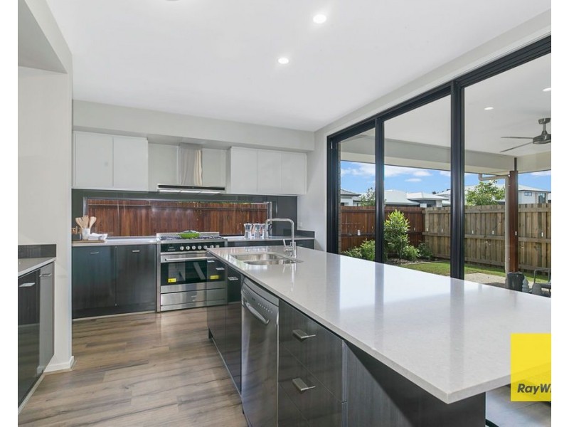 16 Majestic Crescent, Hemmant QLD 4174