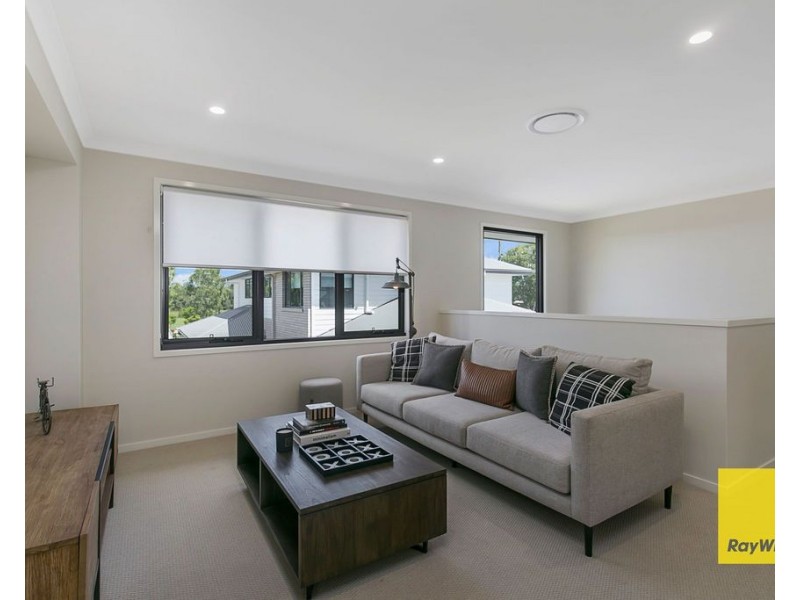 16 Majestic Crescent, Hemmant QLD 4174
