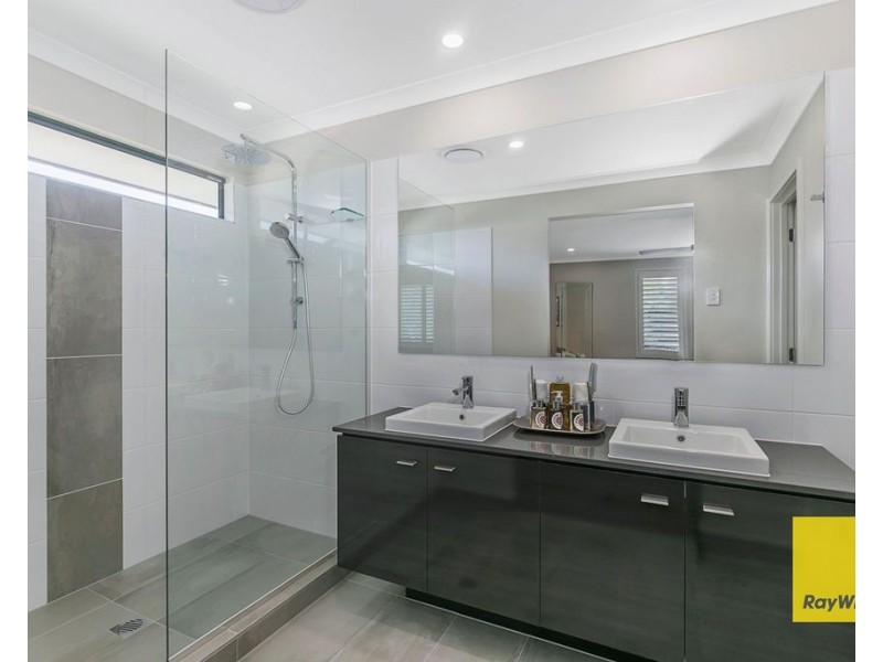 16 Majestic Crescent, Hemmant QLD 4174