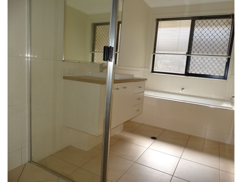 24 Worchester Crescent, Wakerley QLD 4154