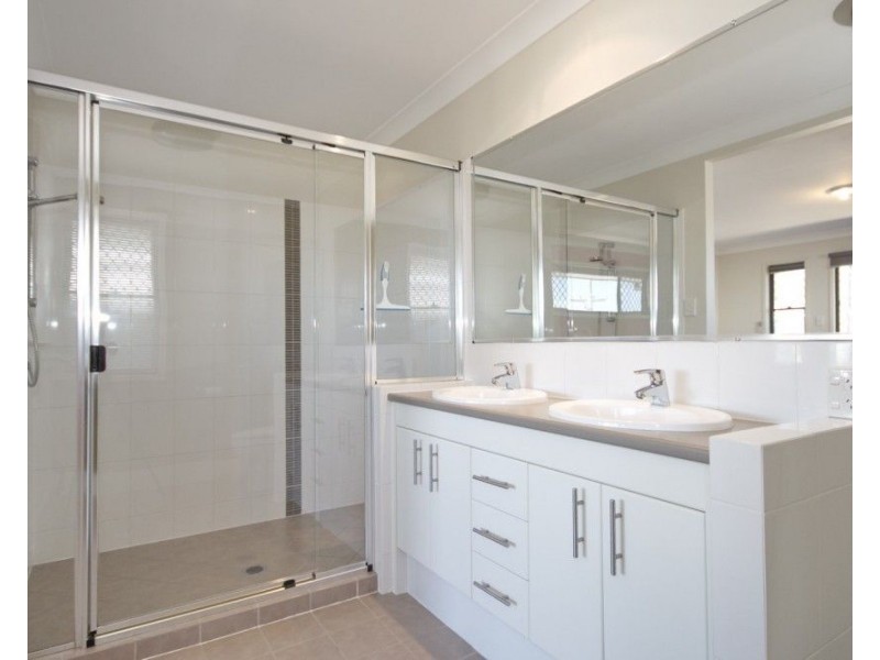 103 Kamarin Street, Manly West QLD 4179
