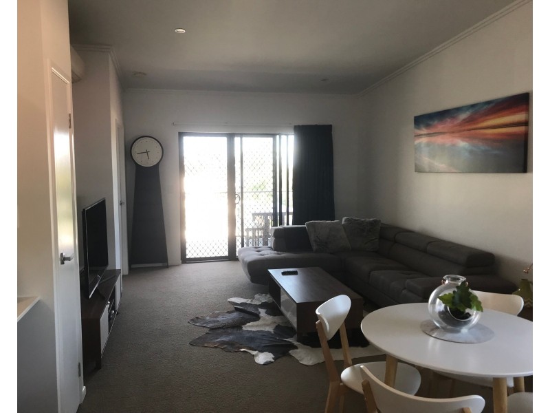2/39 Yamboyna Street, Manly QLD 4179