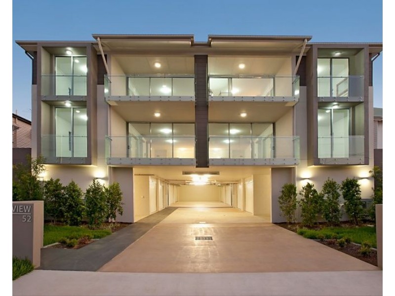 1/52 Yamboyna Street, Manly QLD 4179