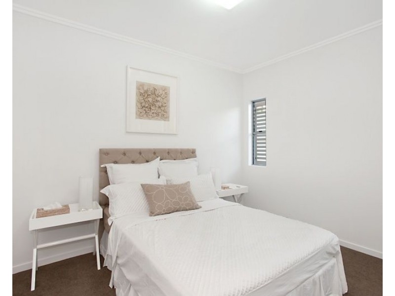 1/52 Yamboyna Street, Manly QLD 4179