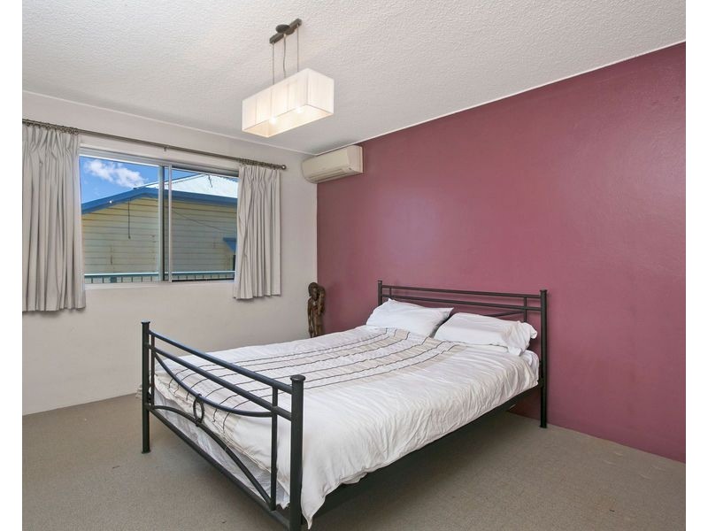 2/15 Charlotte Street, Wynnum QLD 4178