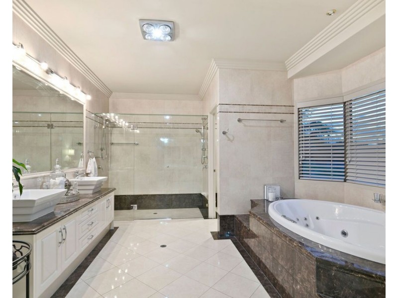 12 Alverna Close, Wynnum QLD 4178