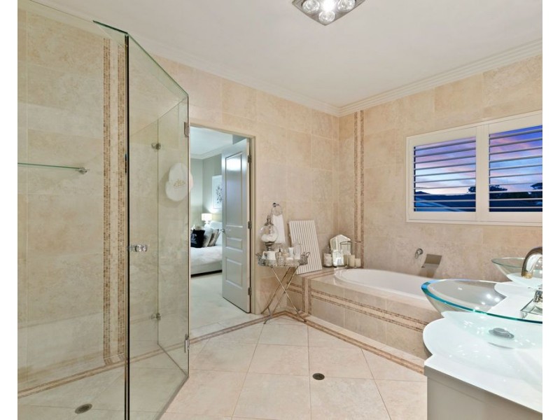 12 Alverna Close, Wynnum QLD 4178