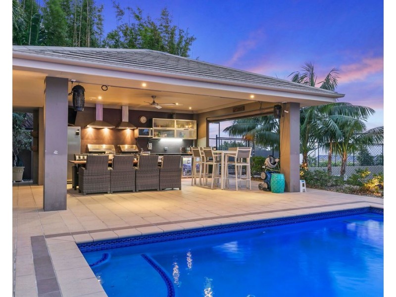 12 Alverna Close, Wynnum QLD 4178