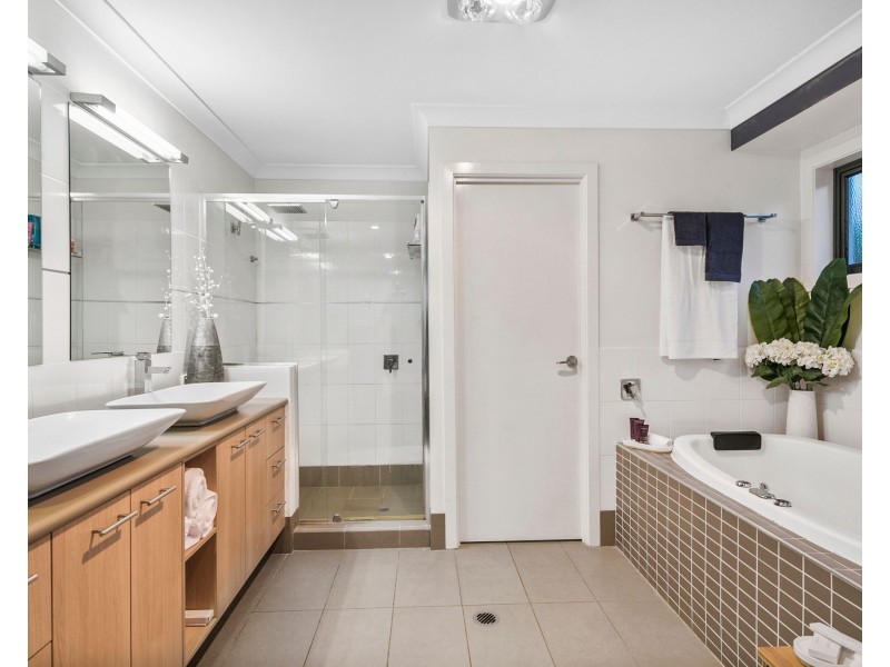 24 Gumdale Street, Wakerley QLD 4154